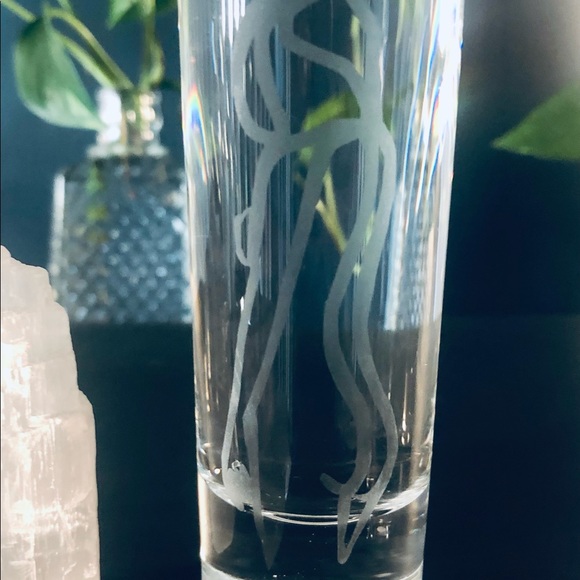 Female Line Art Etched Shot Glasses set of 4 - Picture 7 of 10